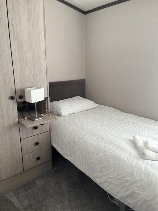 2 Bedroom Villa - Lakeside Holiday Park Merston Екстер'єр фото